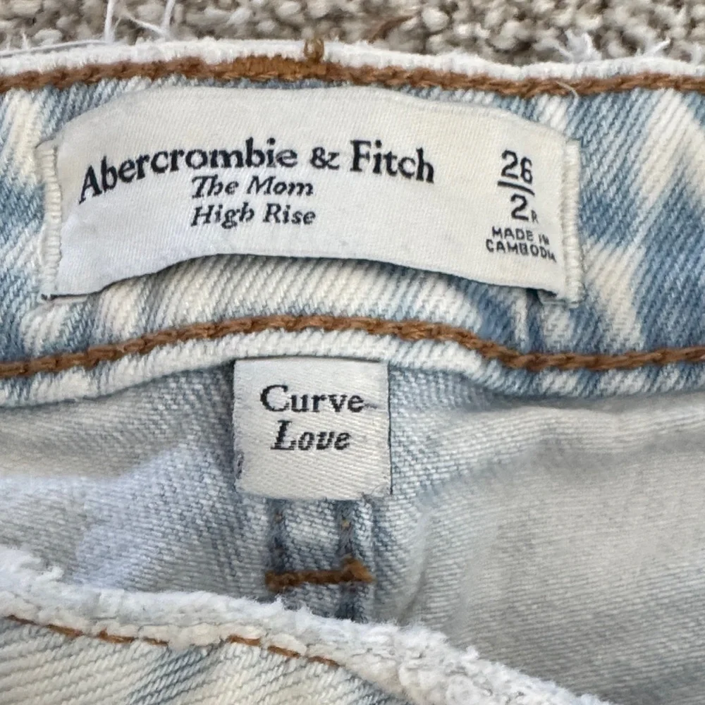 Abercrombie & Fitch Curve Love Acid Wash High-Rise Mom Jeans SZ 2 3/$30 - Picture 3 of 16